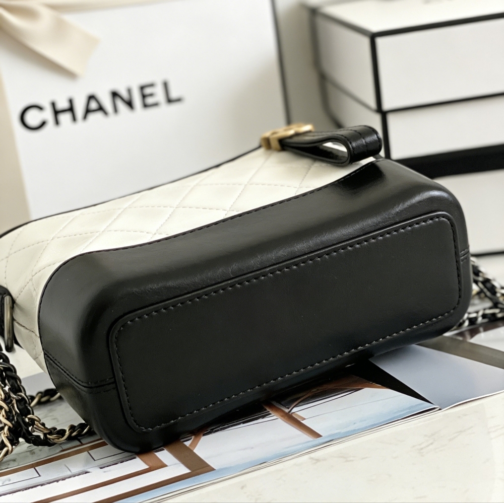 <AUTHENTIC>Chanel Gabrielle Small HoboBag in White - Picture 3 of 6